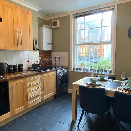 Spacious 2-Bed Flat With Garden, 3 Minutes Walk From Oval Tube Station ลอนดอน ภายนอก รูปภาพ